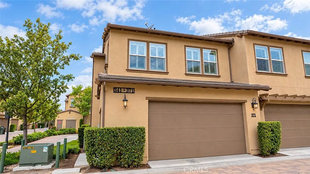 4 bed, 1855 sqft, $4,800 — Photo 2