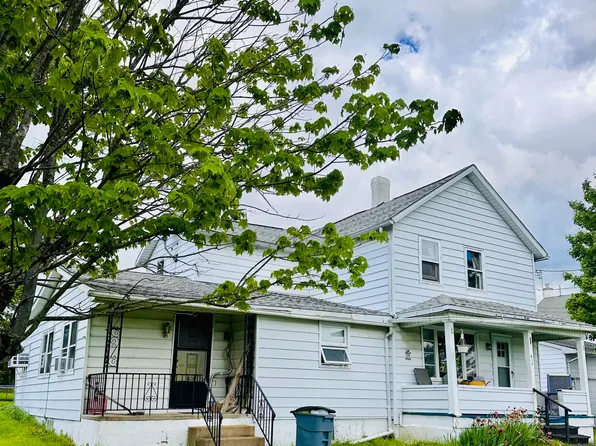 417 1st St, Richmondale, PA 18421