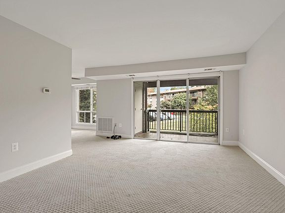 5th image of 212 Park Terrace Ct SE APT 74
