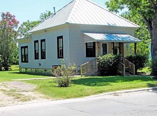 818 Bois Darc St, Lockhart, TX 78644