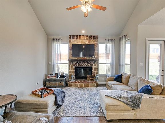 5th image of 15121 Teasley Ave