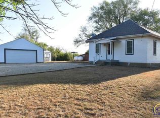 5908 Cecil Dr, Ozawkie, KS 66070