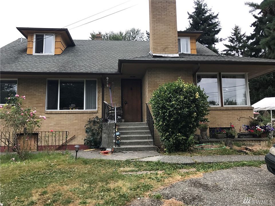 2nd image of 9752 Lindsay Pl S