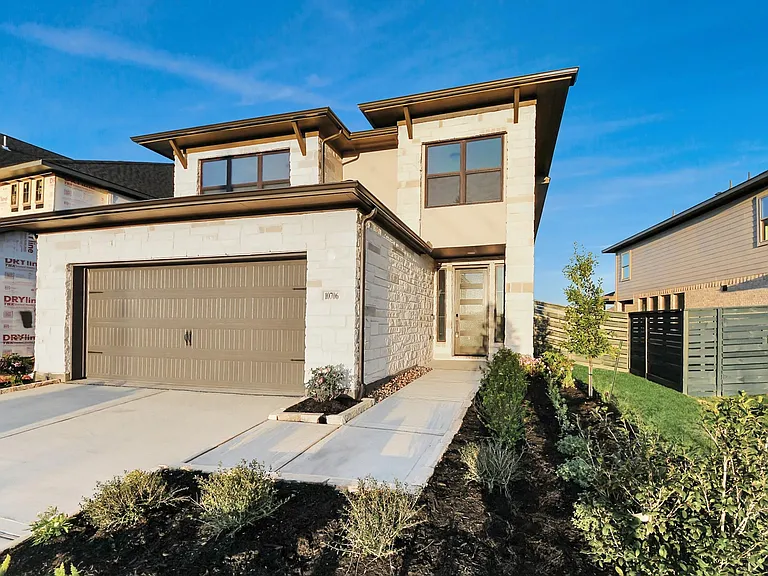 10706 Ursa St — Photo 4