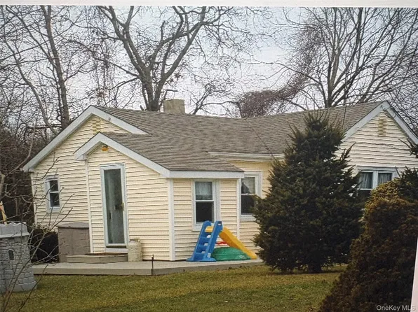529 Montauk Highway, Westhampton Beach, NY 11978