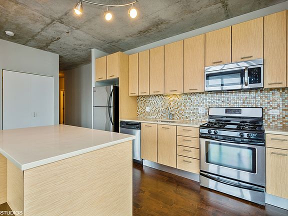 4th image of 659 W Randolph St #1514