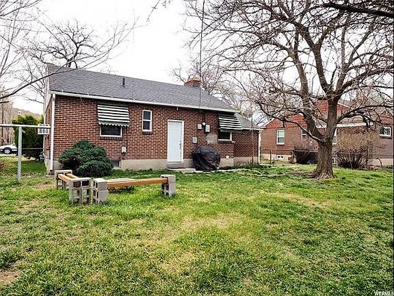 4th image of 879 N Poinsettia Dr