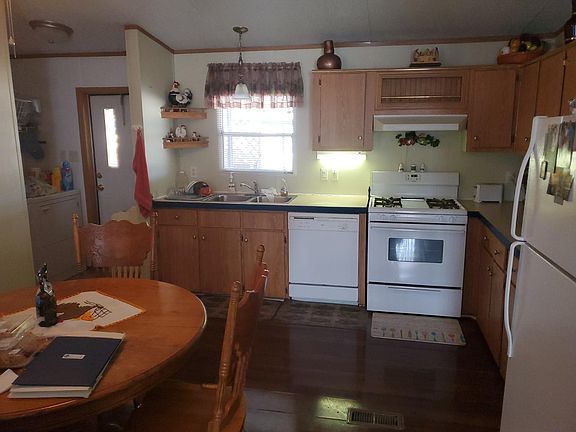 5th image of 745 Artemediano St