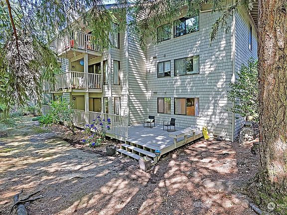 2nd image of 3901 108th Avenue NE #B101