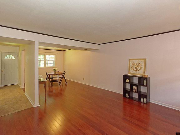 3rd image of 18 Barkwood Ln