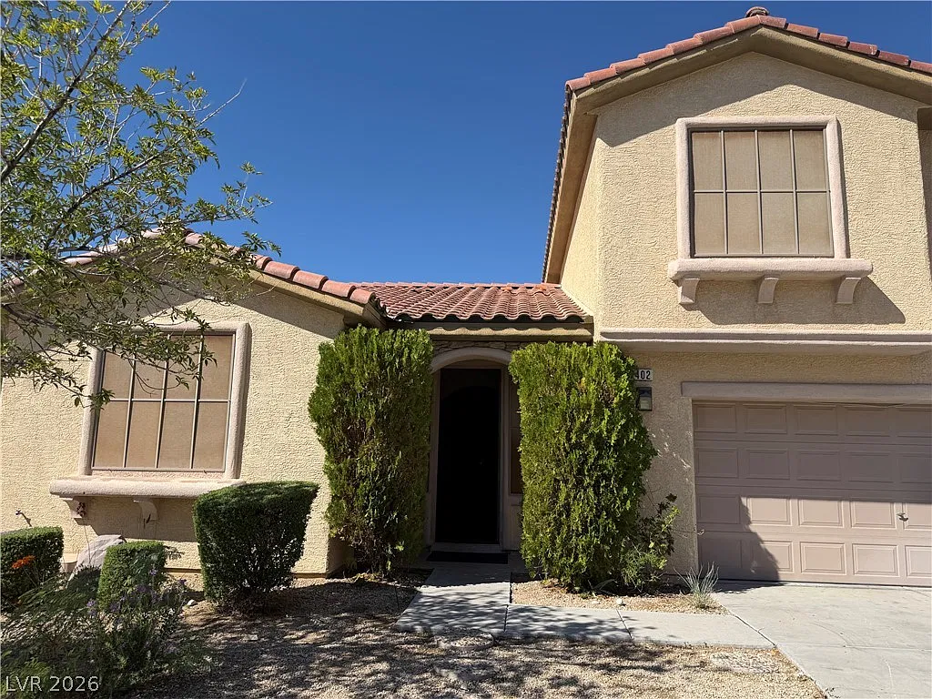3 bed, 3.0 bath, 2080 sqft, $2,100 — Photo 1
