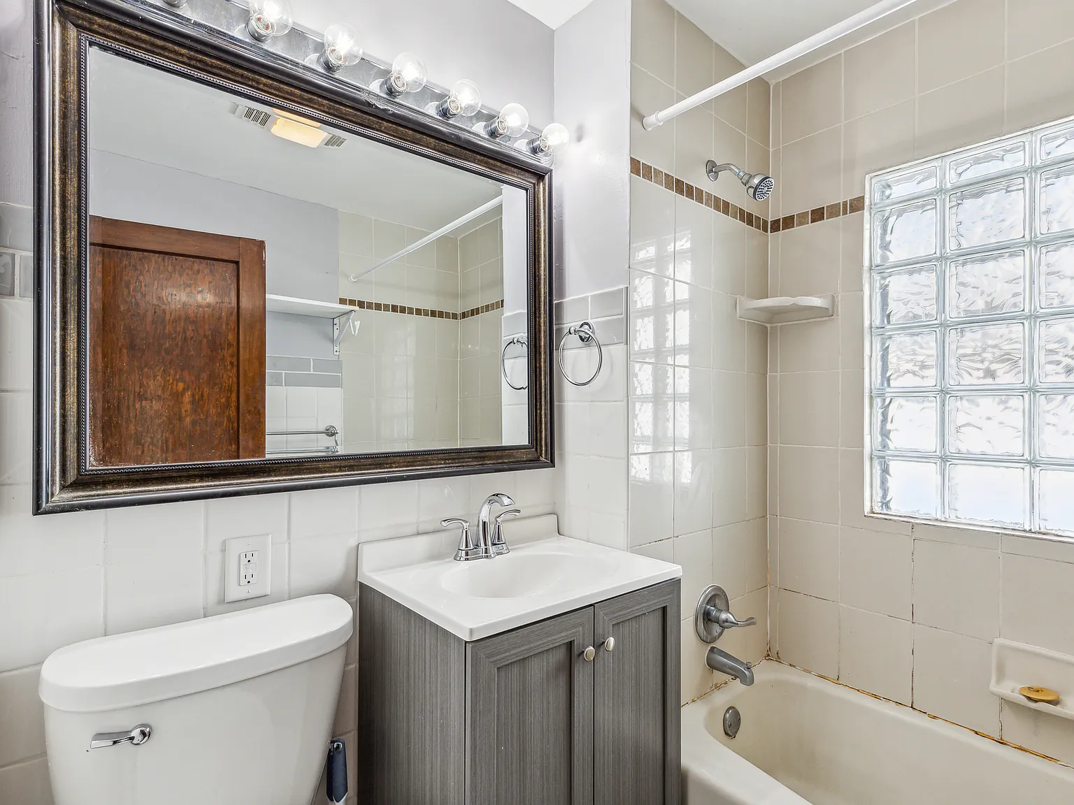 5 bed, 2871 sqft, $3,000 — Photo 4