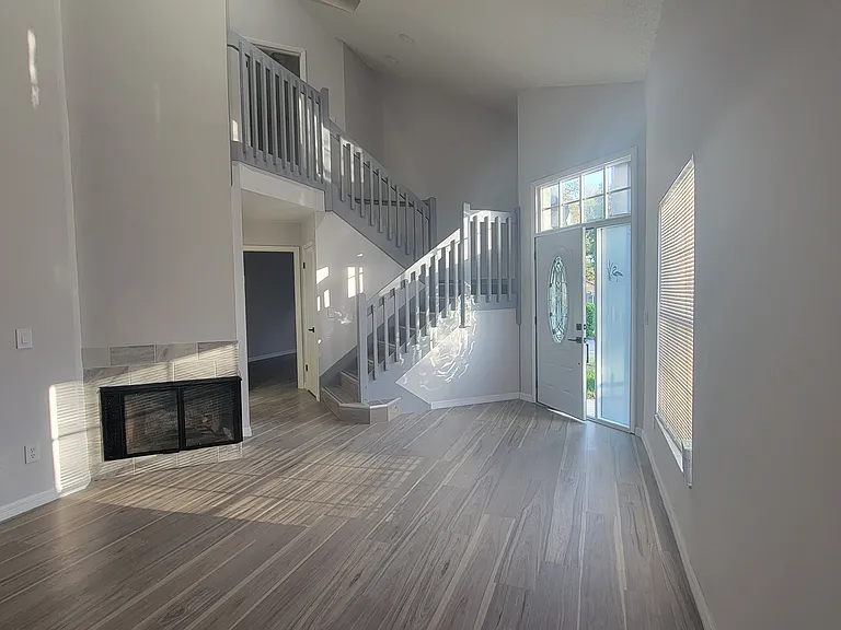 4437 Cluster Dr — Photo 3