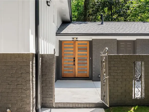 1299 Seven Springs Cir, Marietta, GA 30068