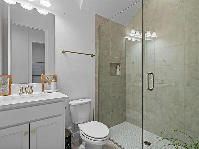 13736 Larkton Ln — Photo 43