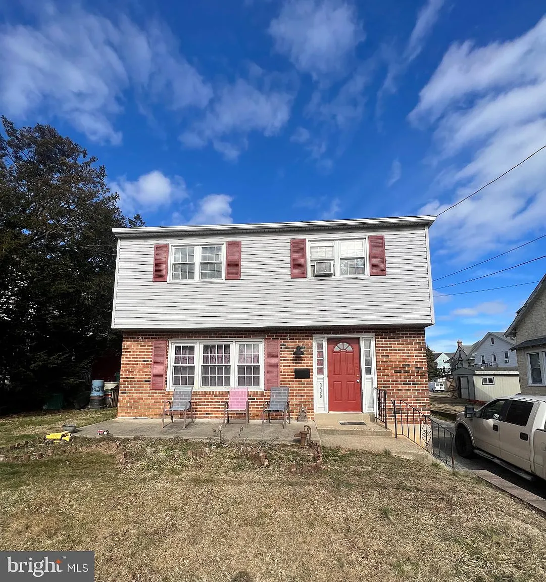 305 Sylvan Ave photo 1
