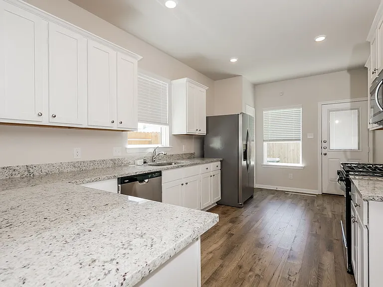 16430 Honeysuckle Hill Dr — Photo 7