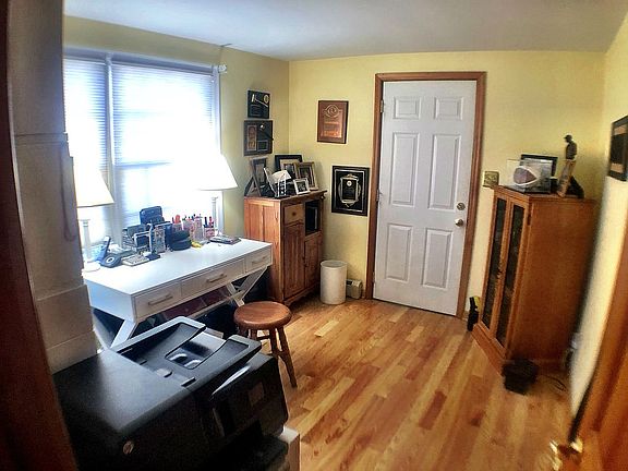 4th image of 86 Pine Dr