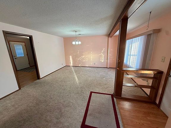 4th image of 614 W 12th St