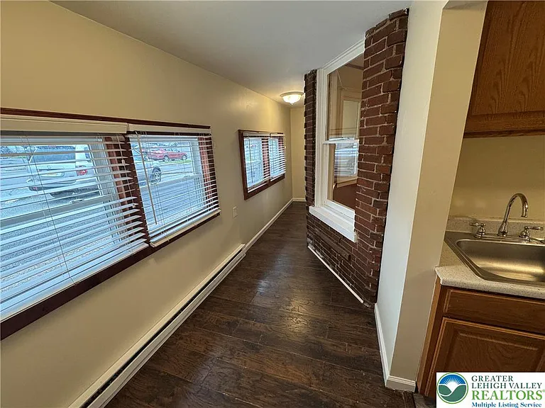 1247 Jackson St — Photo 9
