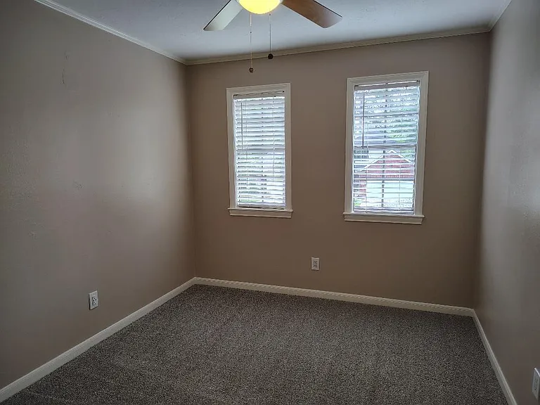 2823 Whitman Dr — Photo 24