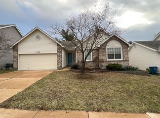 1064 Oakwood Farms Ln, Ballwin, MO 63021