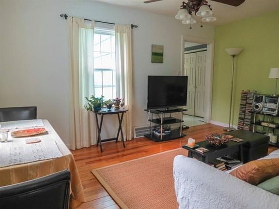 4th image of 2429 Parkwood Ave