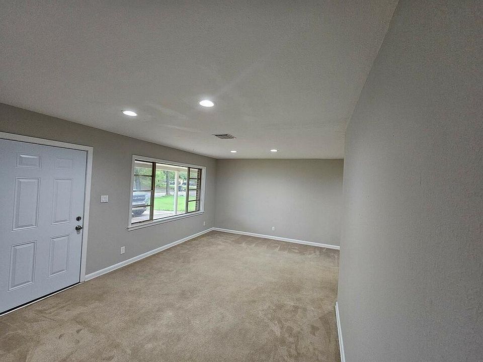 1st image of 2929 Eugene St