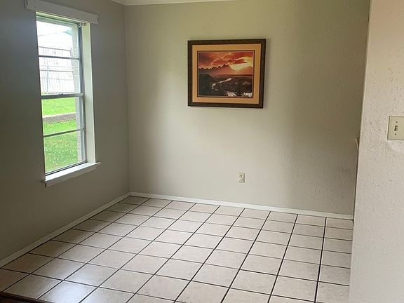 3rd image of 300 E Knoxville St APT 7