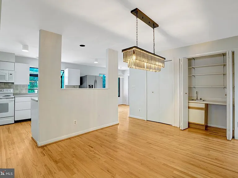 203 W Glendale Ave — Photo 8