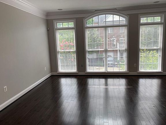 4th image of 4187 Lower Park Dr