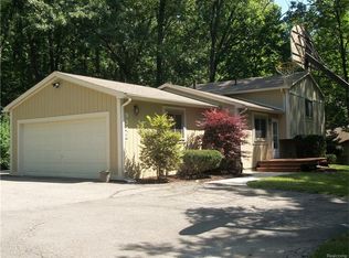 9343 Van Antwerp Rd, Brighton, MI 48116