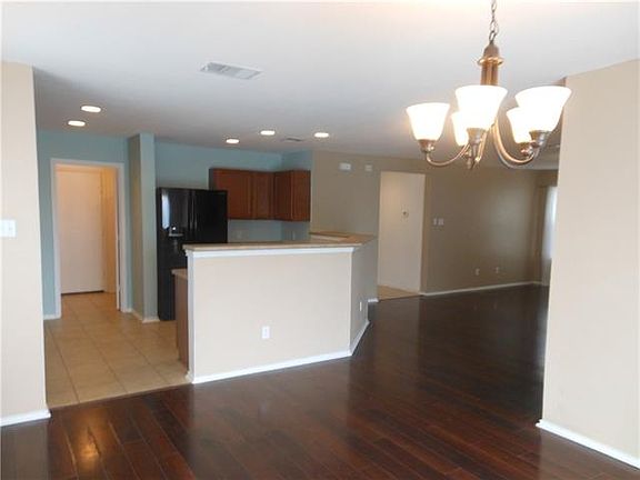 4th image of 210 Cushman Dr