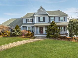 23 Neel Ct, Sayville, NY 11782