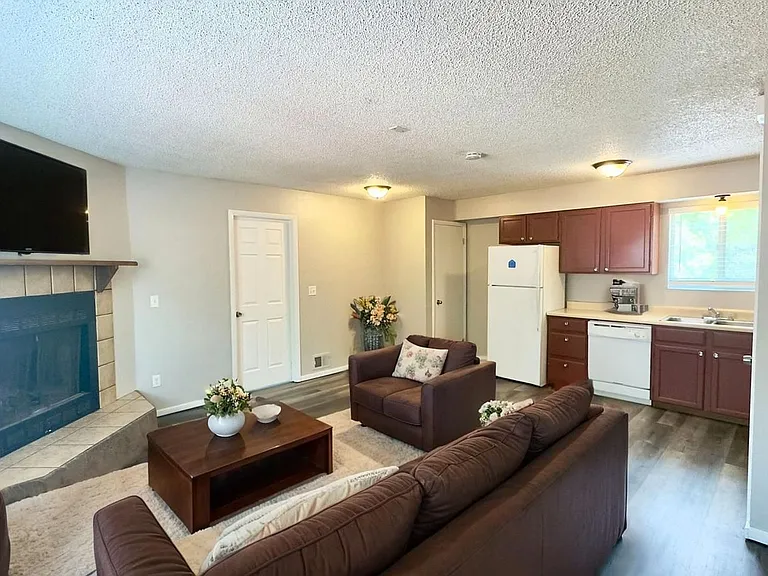 2609 E Dale St. — Photo 6