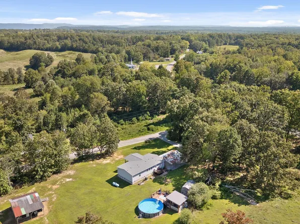 37 Scratch Ankle Rd, Trenton, GA 30752