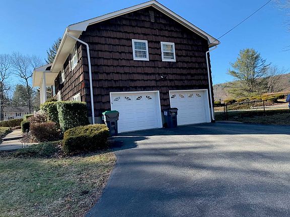 3rd image of 5 Heather Ln