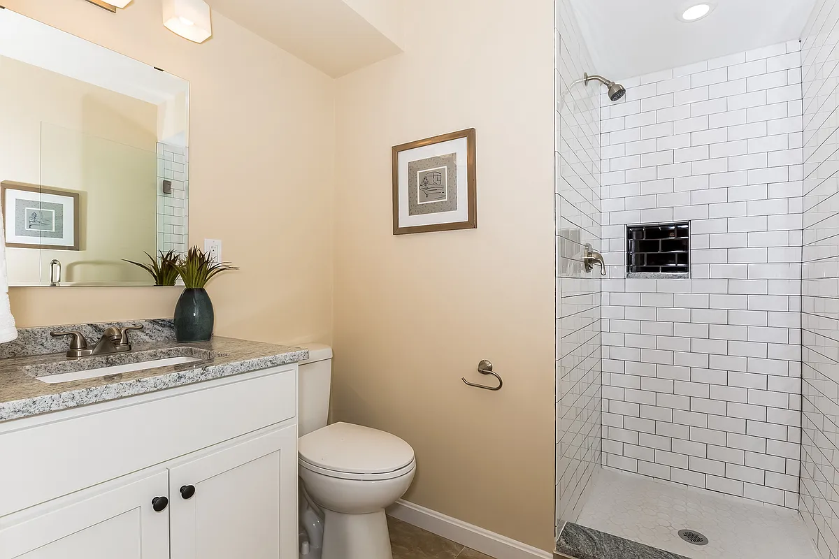 Building Photo - 34 Decatur St #2B