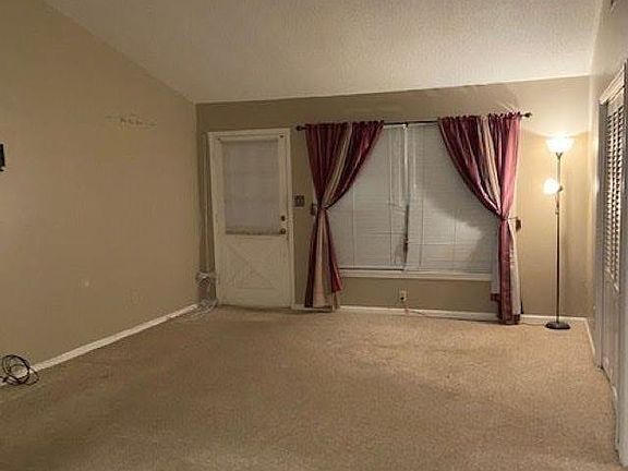 3rd image of 122 Kings Dr