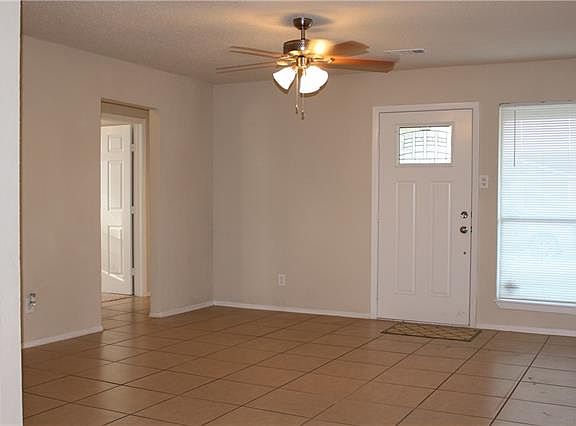 3rd image of 519 Parker Cir