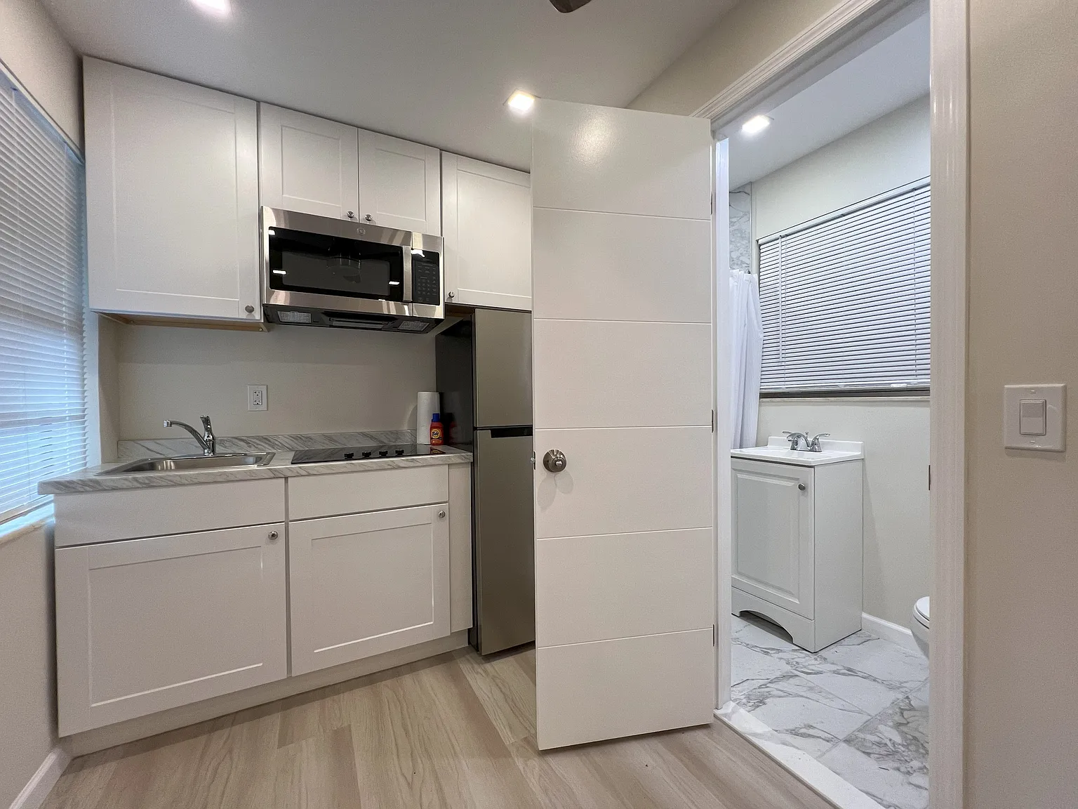 Studio, 300 sqft, $1,250 — Photo 1