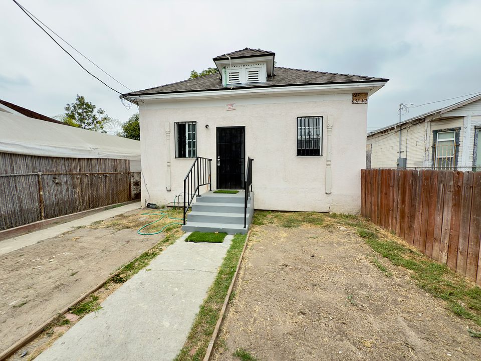 1st image of 637 E 111th Pl #637
