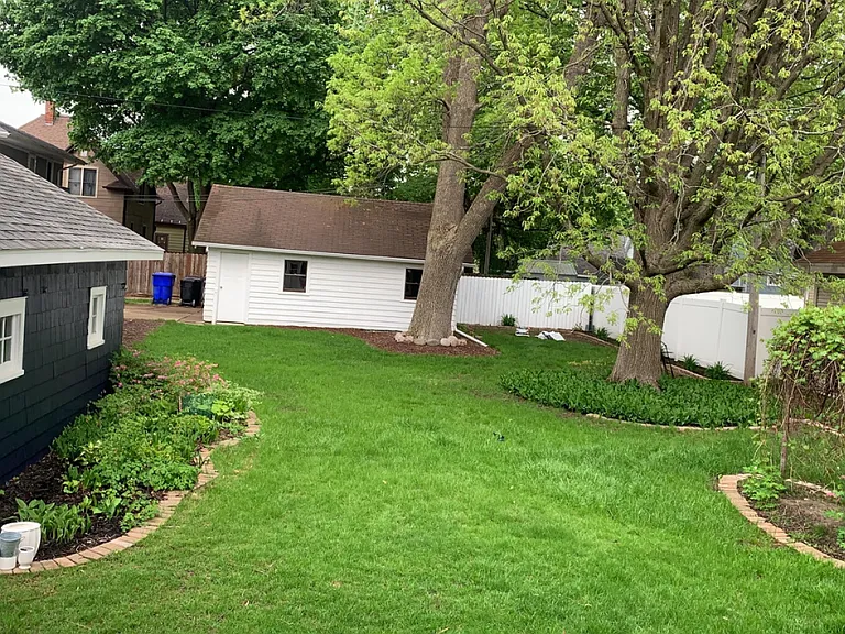 1114 N Durkee St — Photo 8