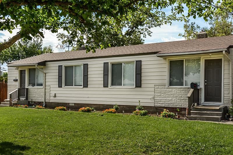 1st image of 3851-3871 W Pershing Dr