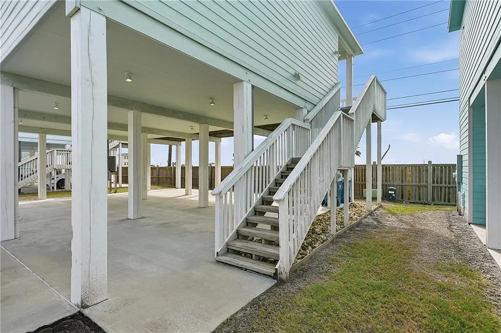 3 bed, 2.0 bath, 1120 sqft, $2,200 — Photo 4