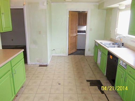 3rd image of 3770 Etna St