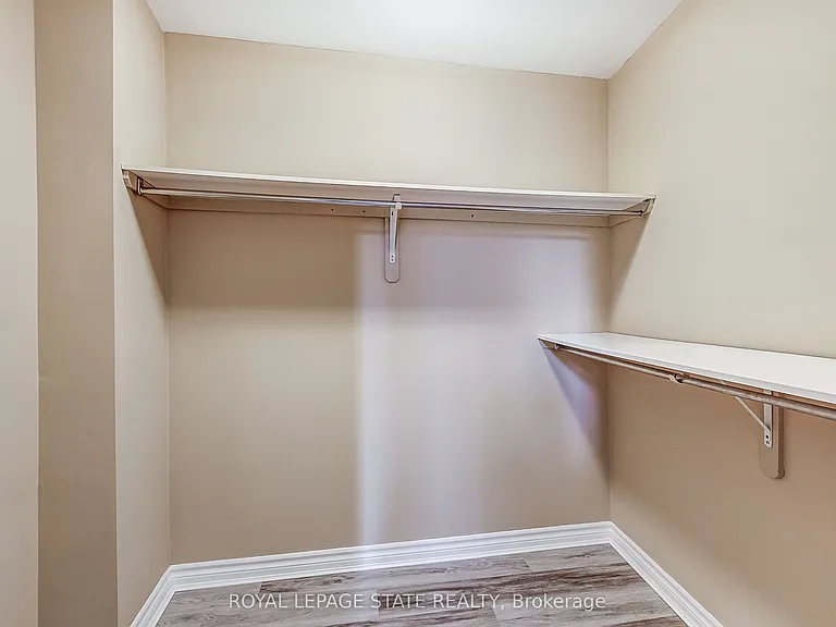 80 King William St #214 — Photo 16