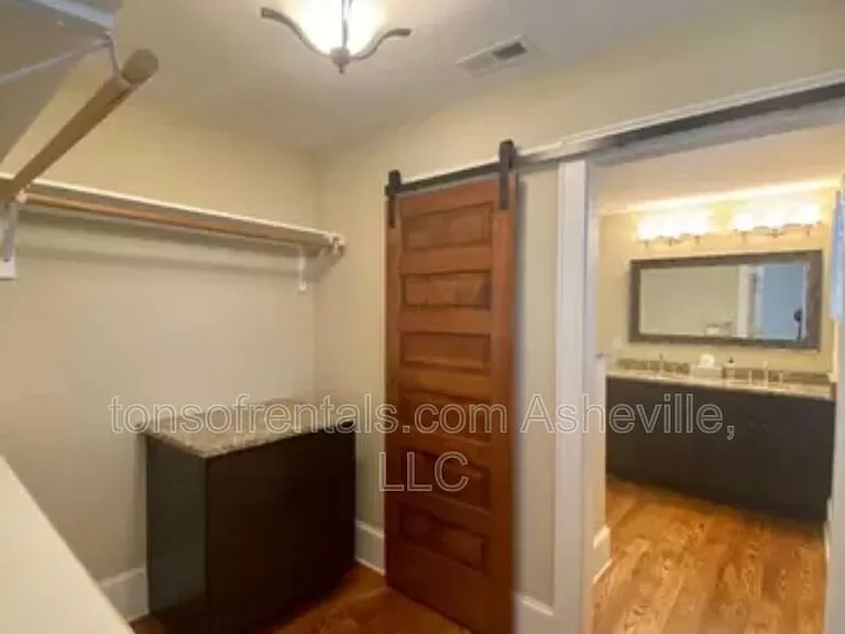 240 S Beaumont St — Photo 20