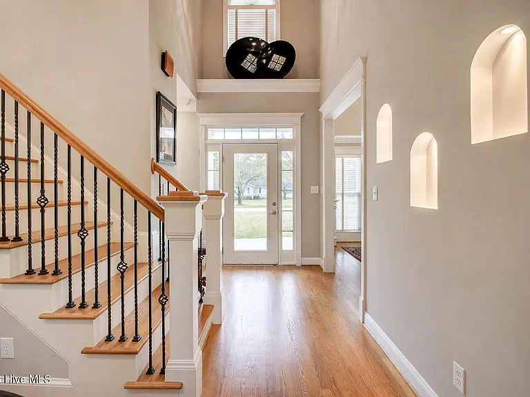 305 Holly Ln — Photo 10
