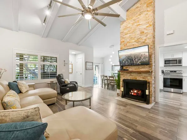 2352 Altisma Way Unit 13, Carlsbad, CA 92009